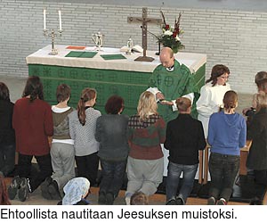 Ehtoollista nautitaan Jeesuksen muistoksi.